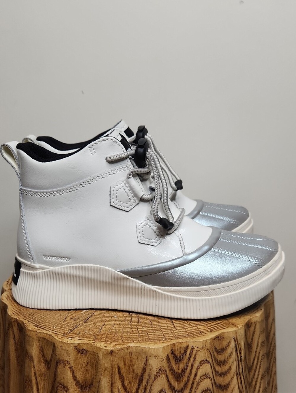 Sorel Youth Kids Unisex Waterproof High Top Shoes White Silver Size 6 - Picture 6 of 13